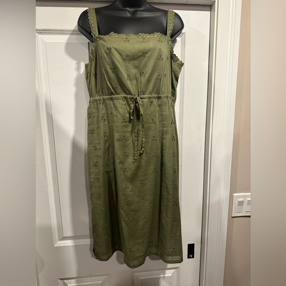 Dresses & Skirts - Earthy Green Embroidered Midi Dress - Boho Chic